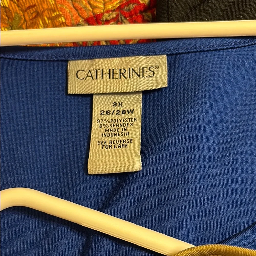 4 Sleeveless Women's Tops - Picture 2 of 10